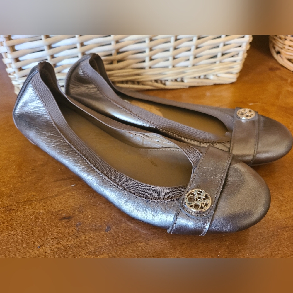 Coach Chelsey ballerina Flats Silver Metallic Leather Size 7